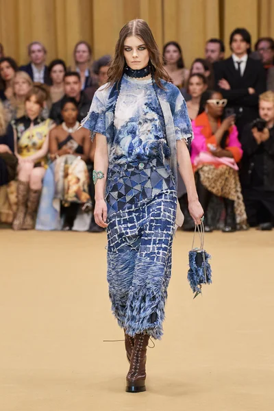 Look 30